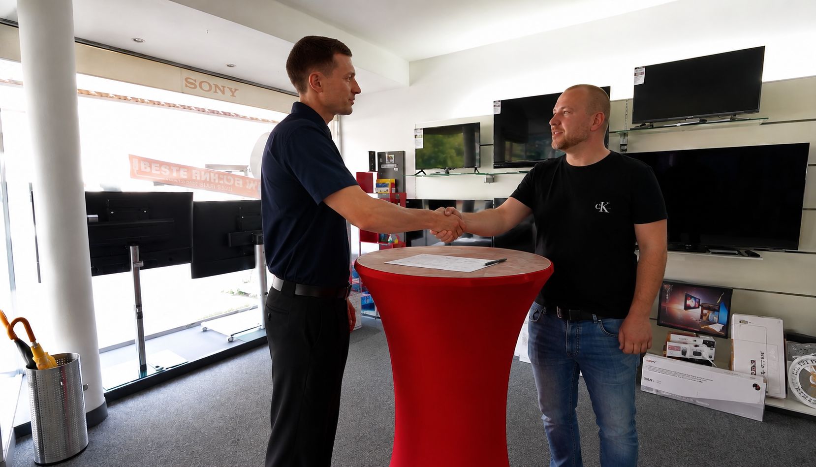 Jokhi Creative im Kundengespräch — auf Augenhöhe